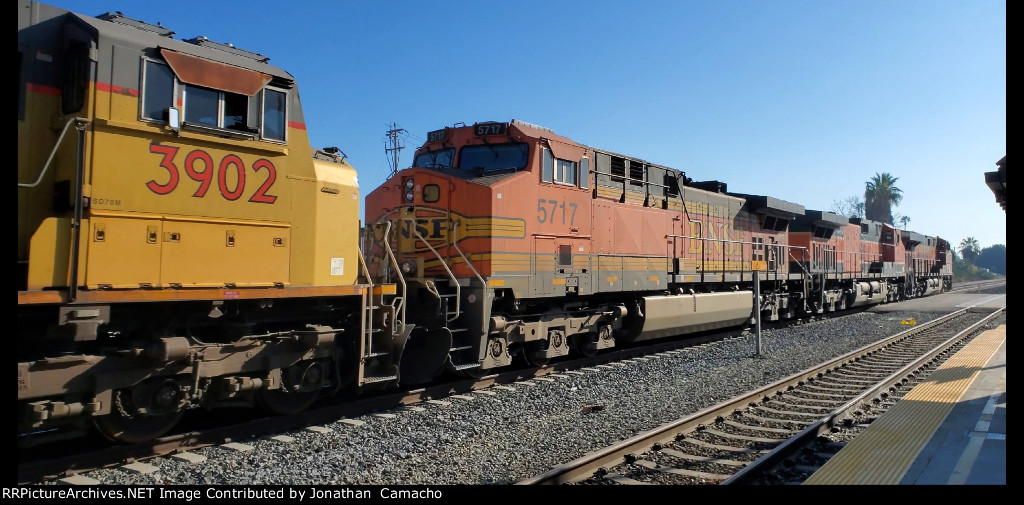 BNSF 5717 and more on UP ZLCAI 